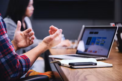 Como lidar com objeções de clientes: 4 passos para profissionais do mercado financeiro